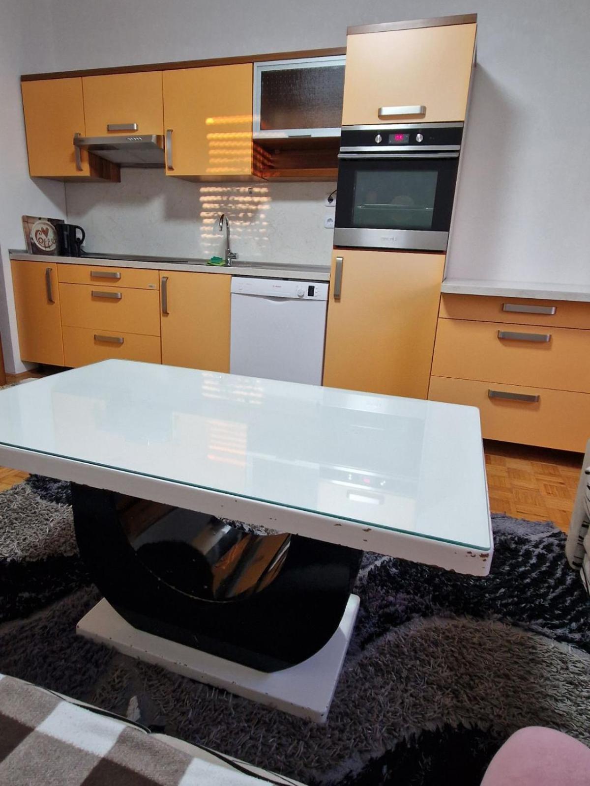 Apartma-Sobe Lejla Vipava Bagian luar foto