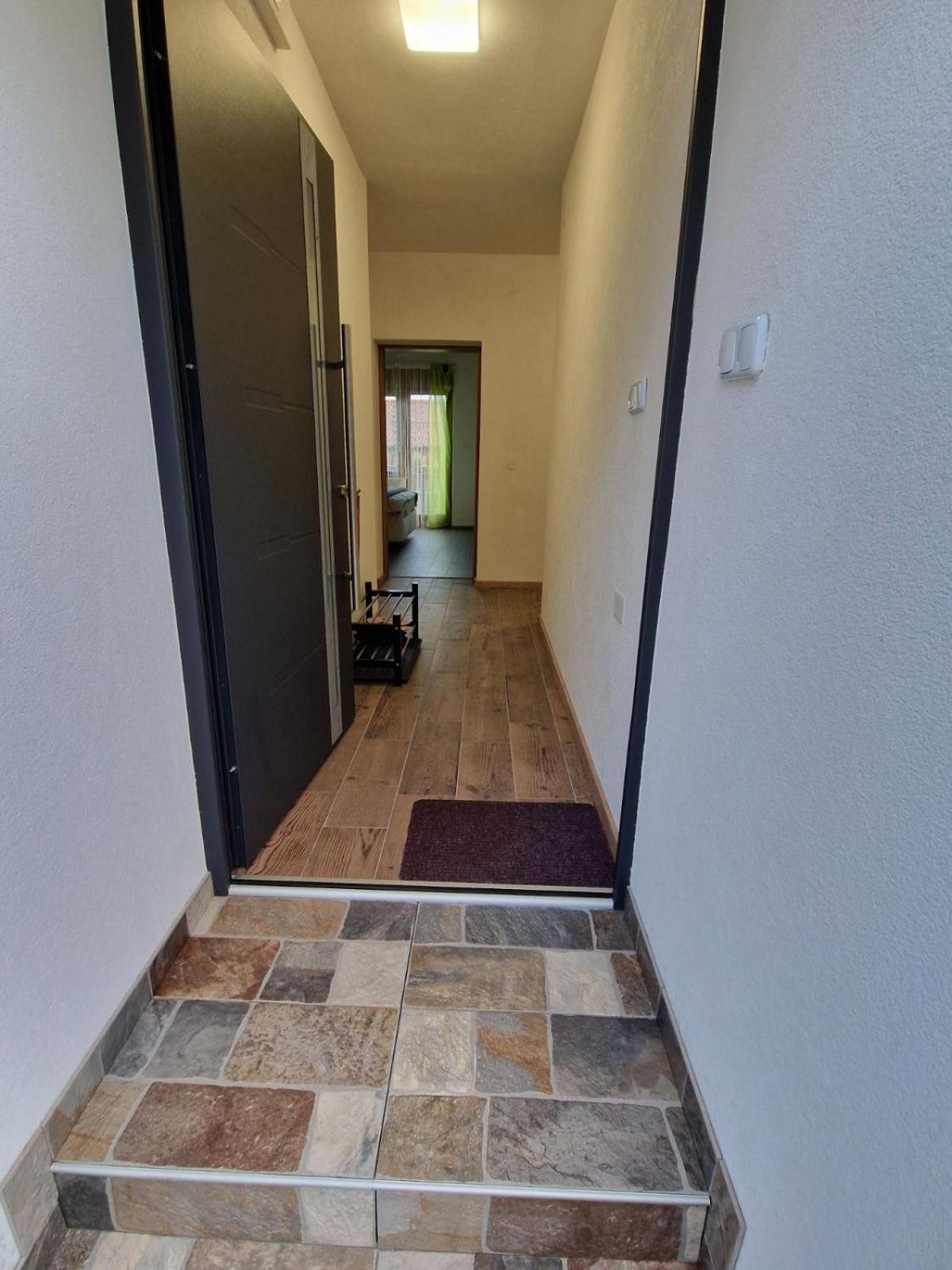 Apartma-Sobe Lejla Vipava Bagian luar foto