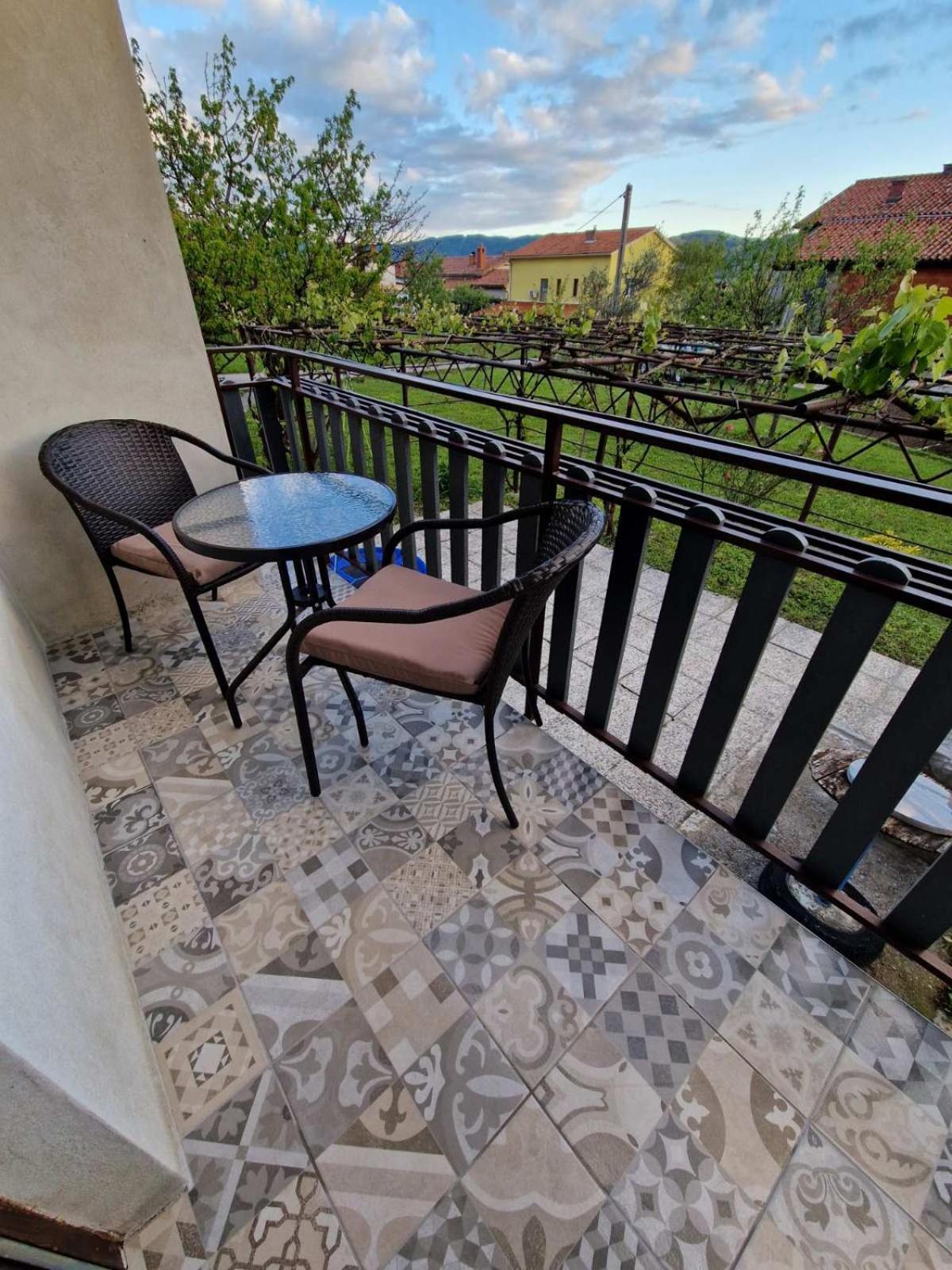 Apartma-Sobe Lejla Vipava Bagian luar foto