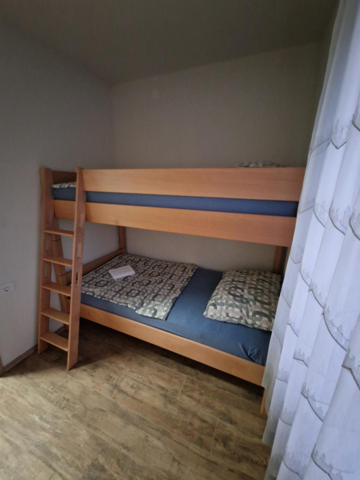 Apartma-Sobe Lejla Vipava Bagian luar foto