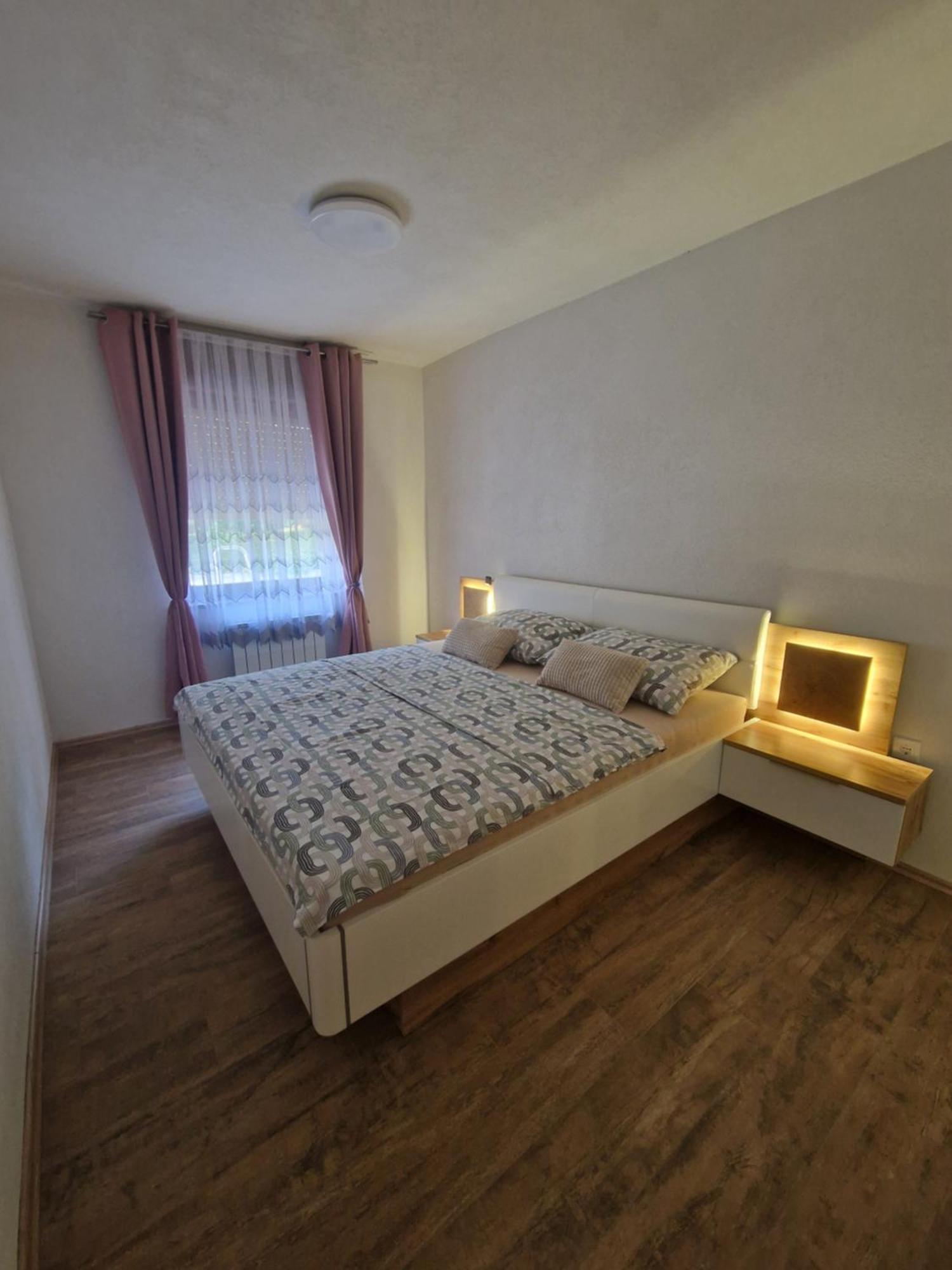 Apartma-Sobe Lejla Vipava Bagian luar foto