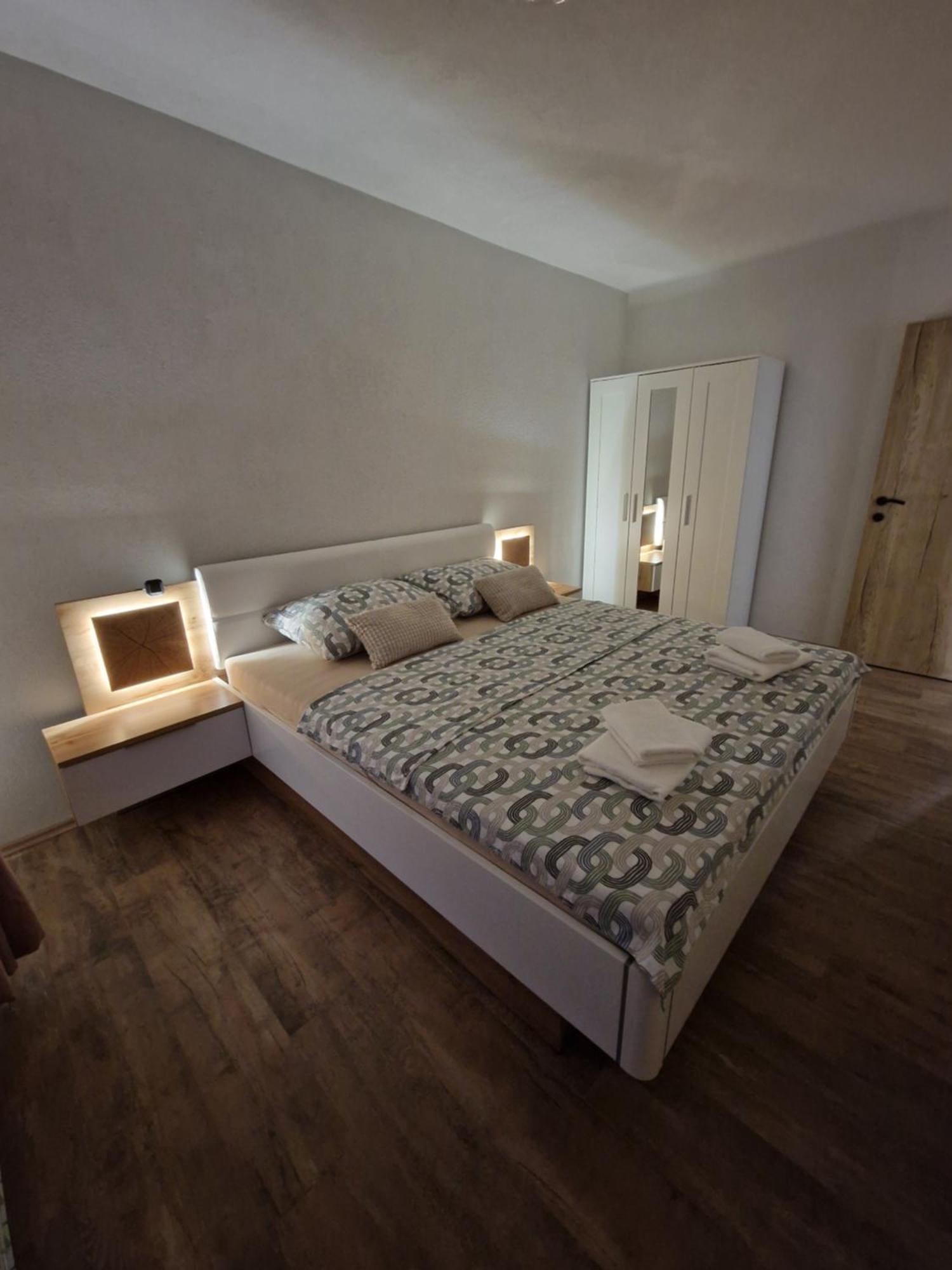 Apartma-Sobe Lejla Vipava Bagian luar foto