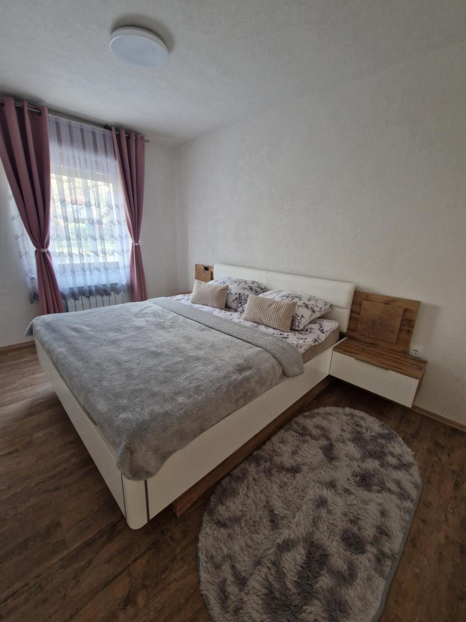 Apartma-Sobe Lejla Vipava Bagian luar foto