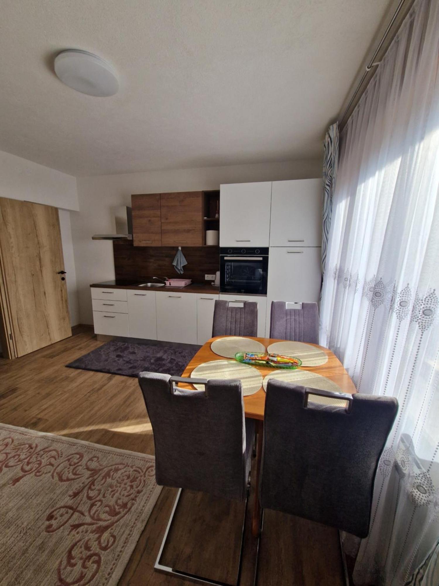 Apartma-Sobe Lejla Vipava Bagian luar foto