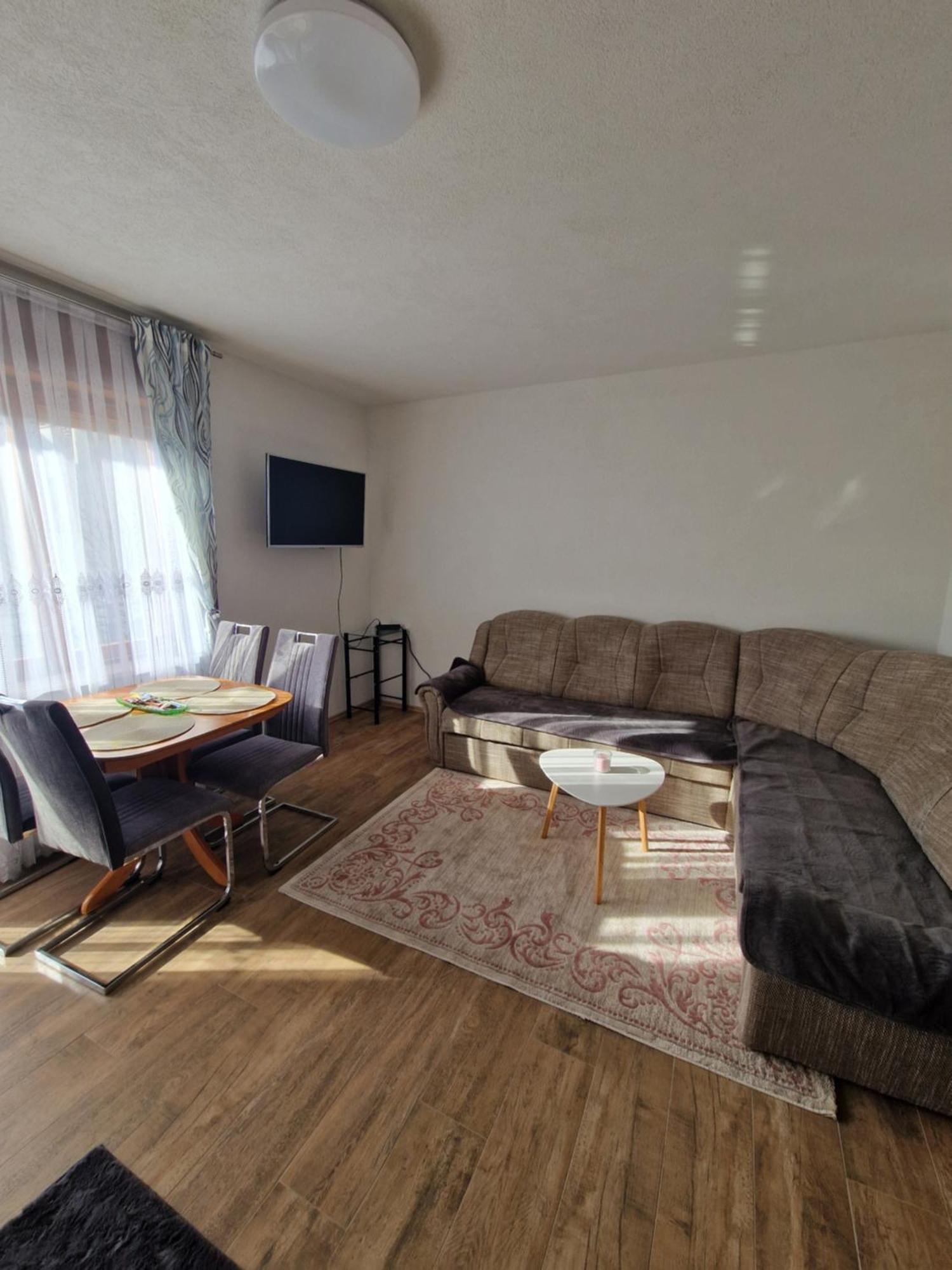 Apartma-Sobe Lejla Vipava Bagian luar foto