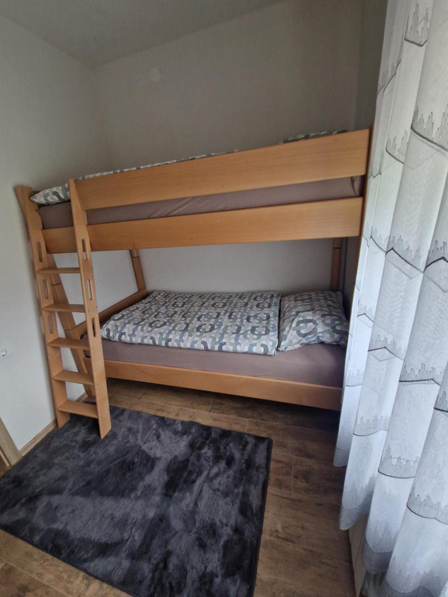 Apartma-Sobe Lejla Vipava Bagian luar foto