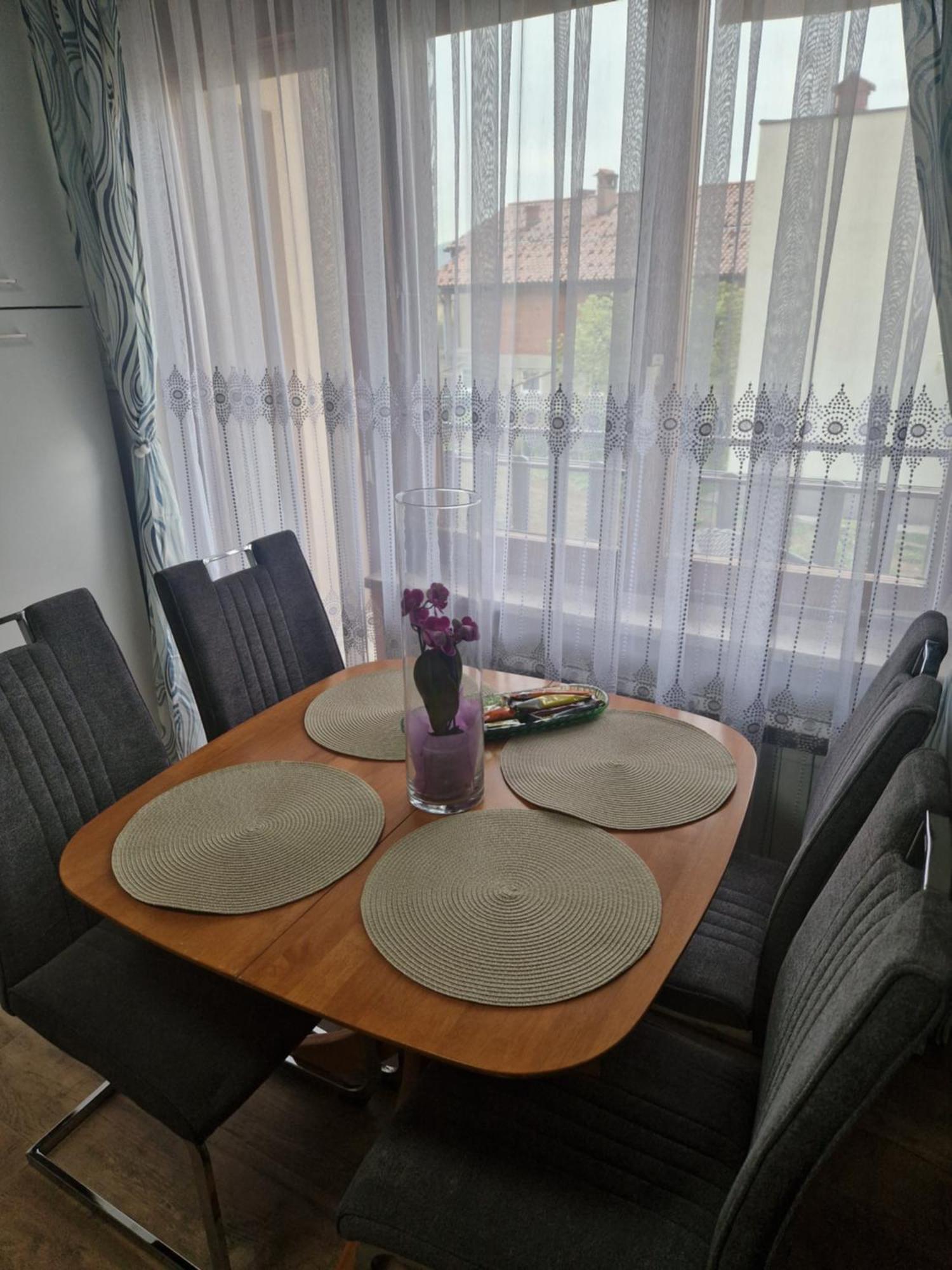Apartma-Sobe Lejla Vipava Bagian luar foto